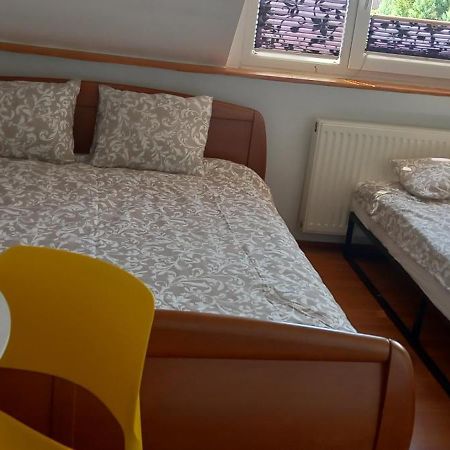 Domek Pod Sosnami Pokoje 2-3 Osobowe Appartement Mielno  Buitenkant foto